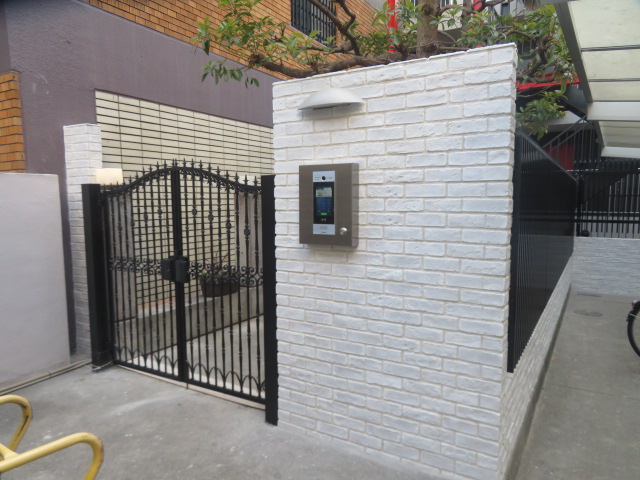 ブロック積み・壁タイル貼り・格子フェンス設置・自動施錠門扉設置